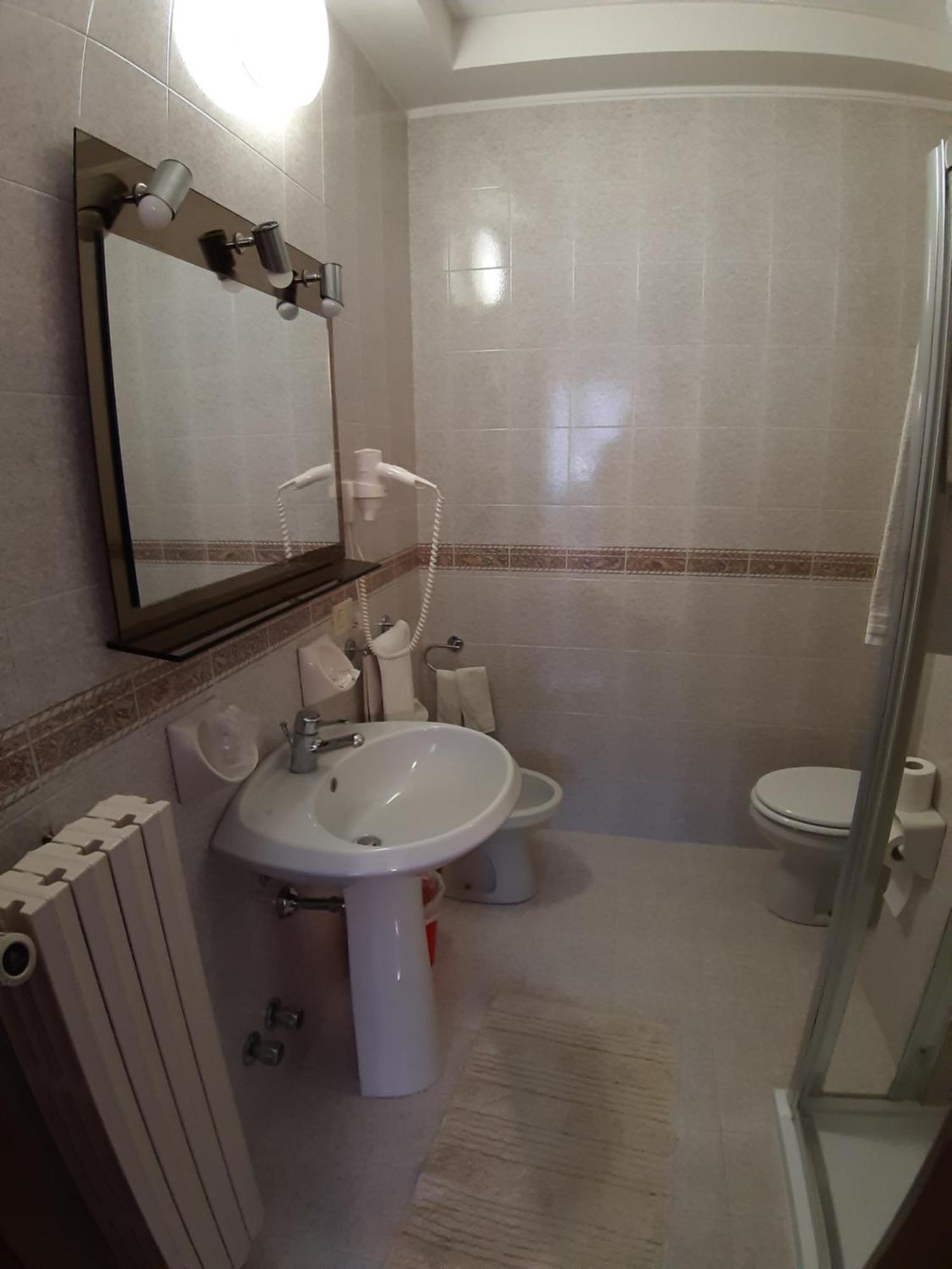 Hotel Ristorante Centrale Vestone Oda fotoğraf