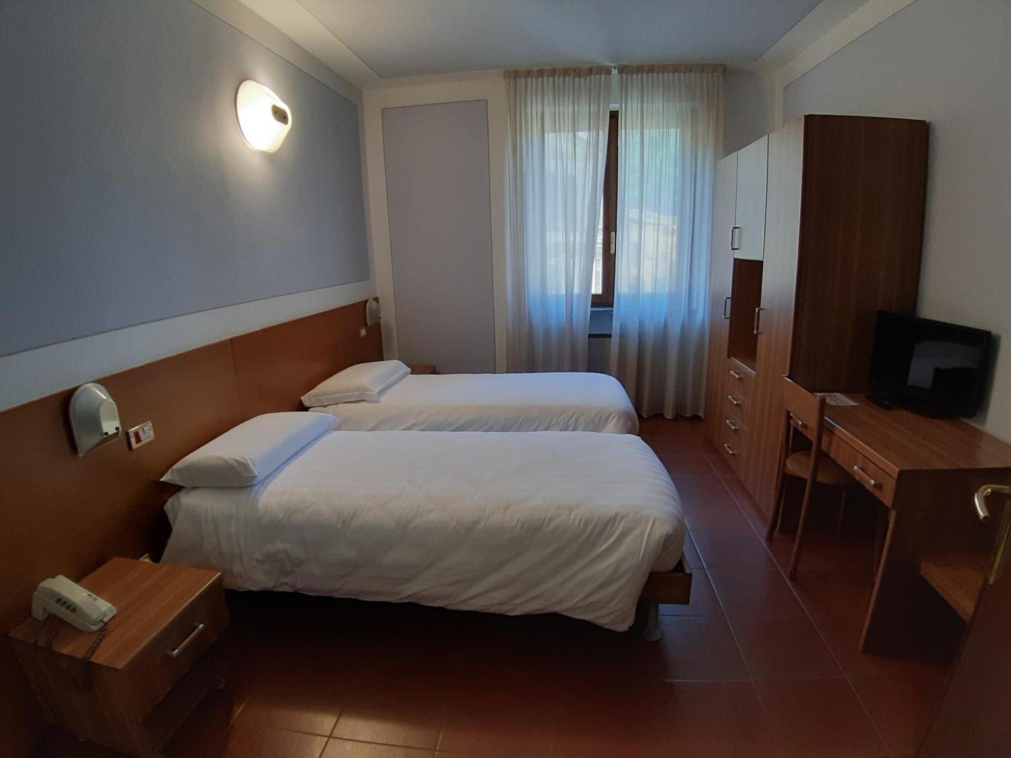 Hotel Ristorante Centrale Vestone Oda fotoğraf