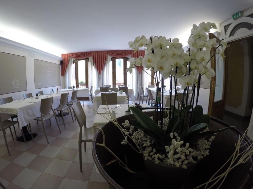 Hotel Ristorante Centrale Vestone Dış mekan fotoğraf